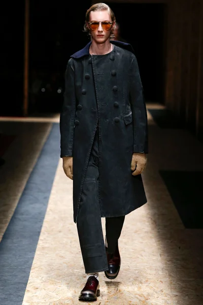 Look 11